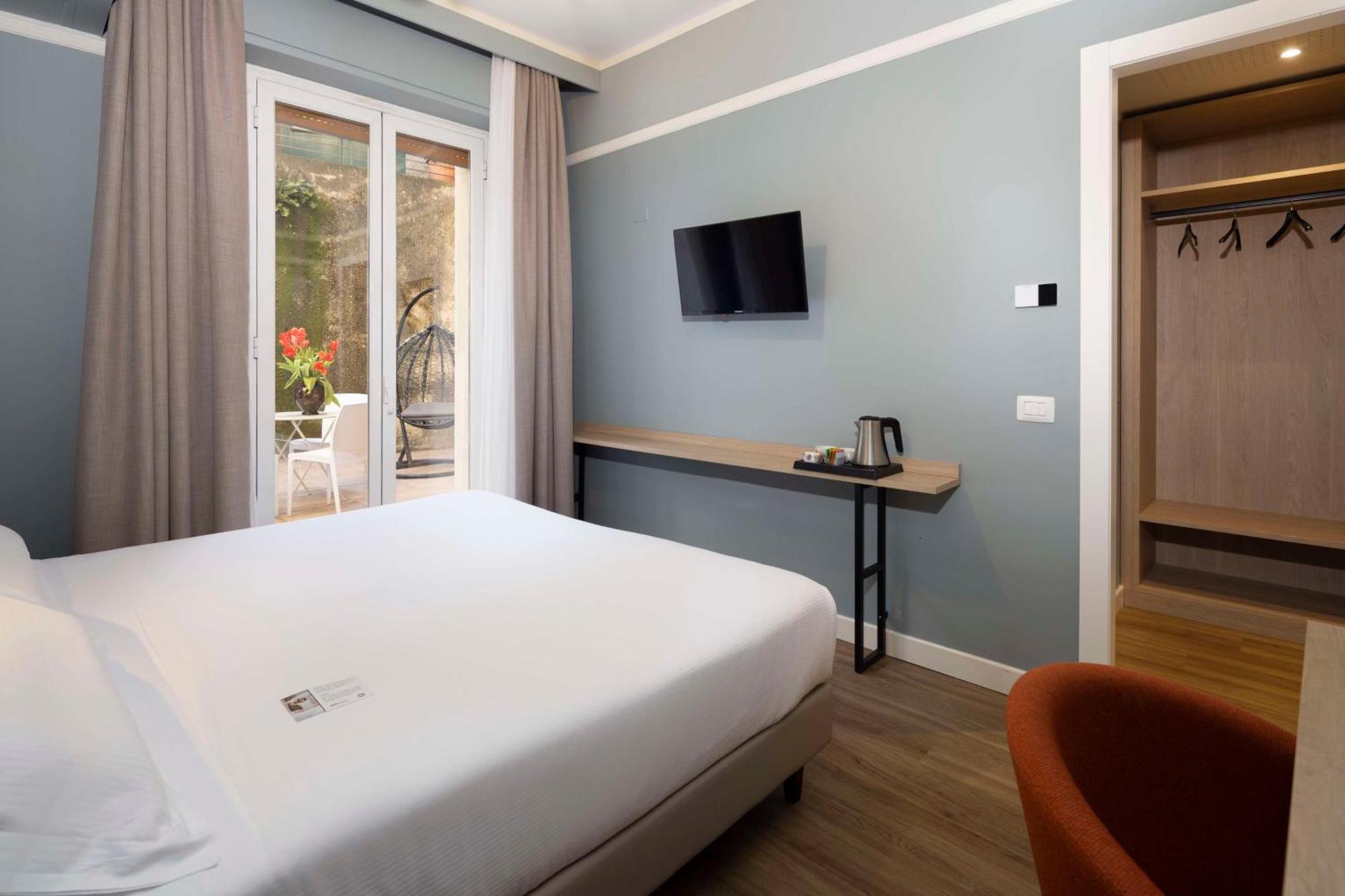 Shelley E Delle Palme, Bw Signature Collection Hotel