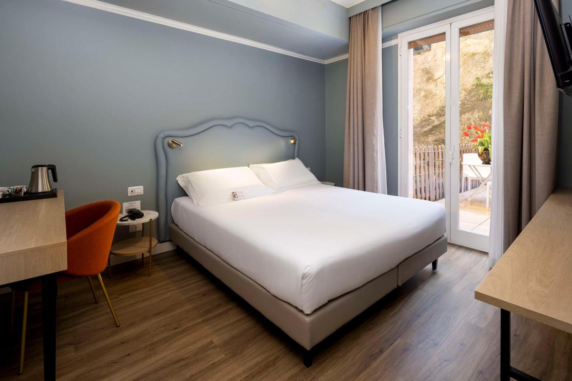 Shelley E Delle Palme, Bw Signature Collection Hotel 3*