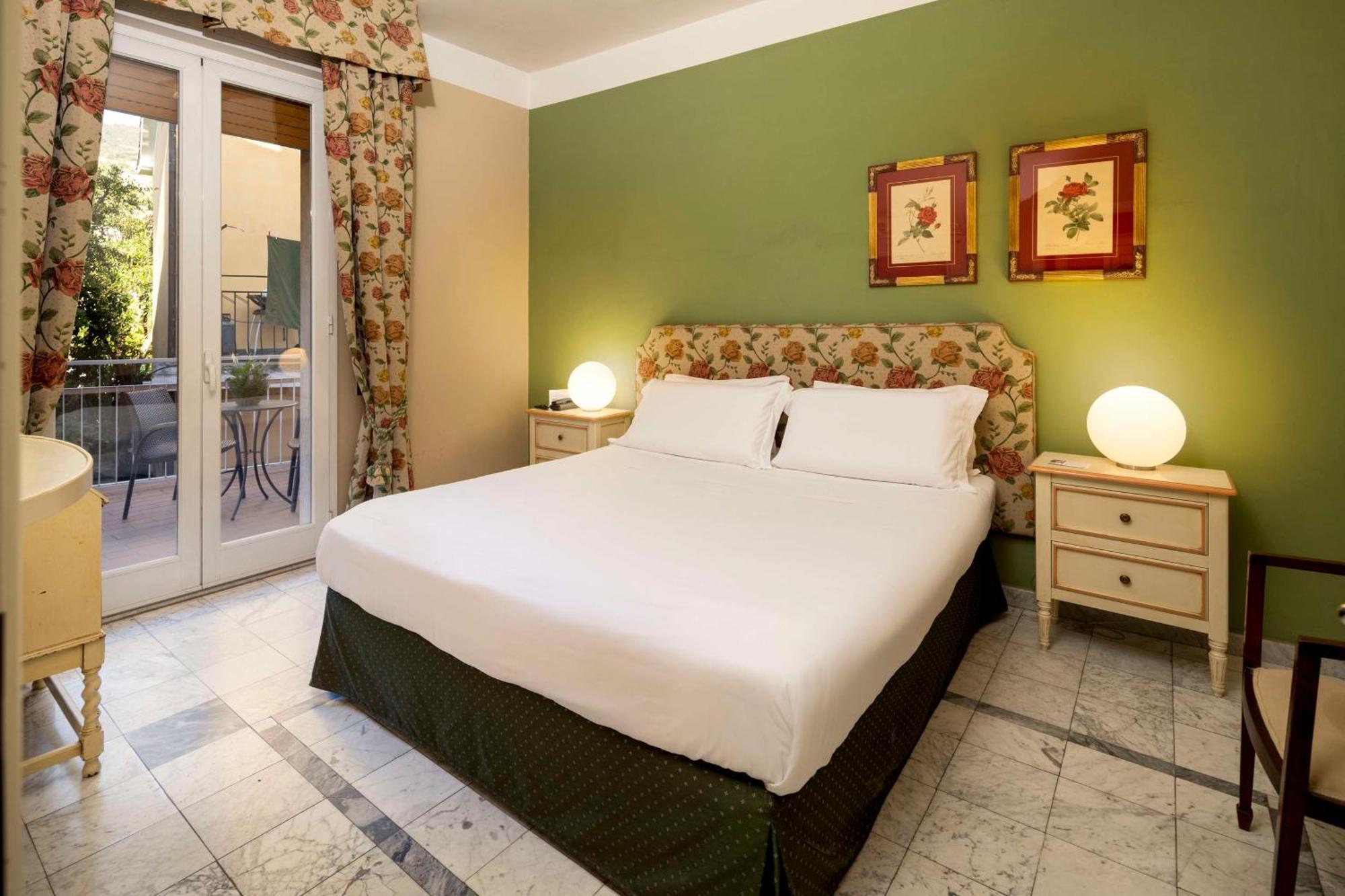 Shelley E Delle Palme, Bw Signature Collection 3* Lerici