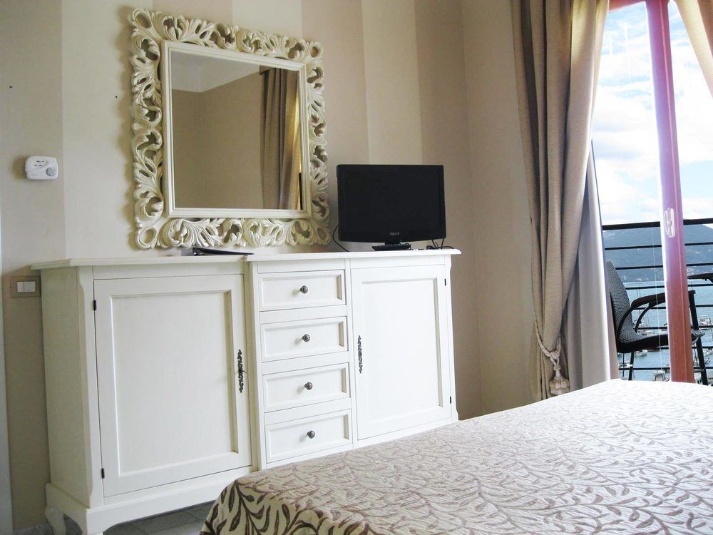Shelley E Delle Palme, Bw Signature Collection 3* Lerici