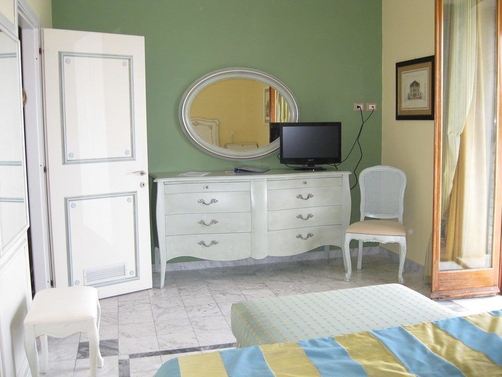 Shelley E Delle Palme, Bw Signature Collection Hotel 3*